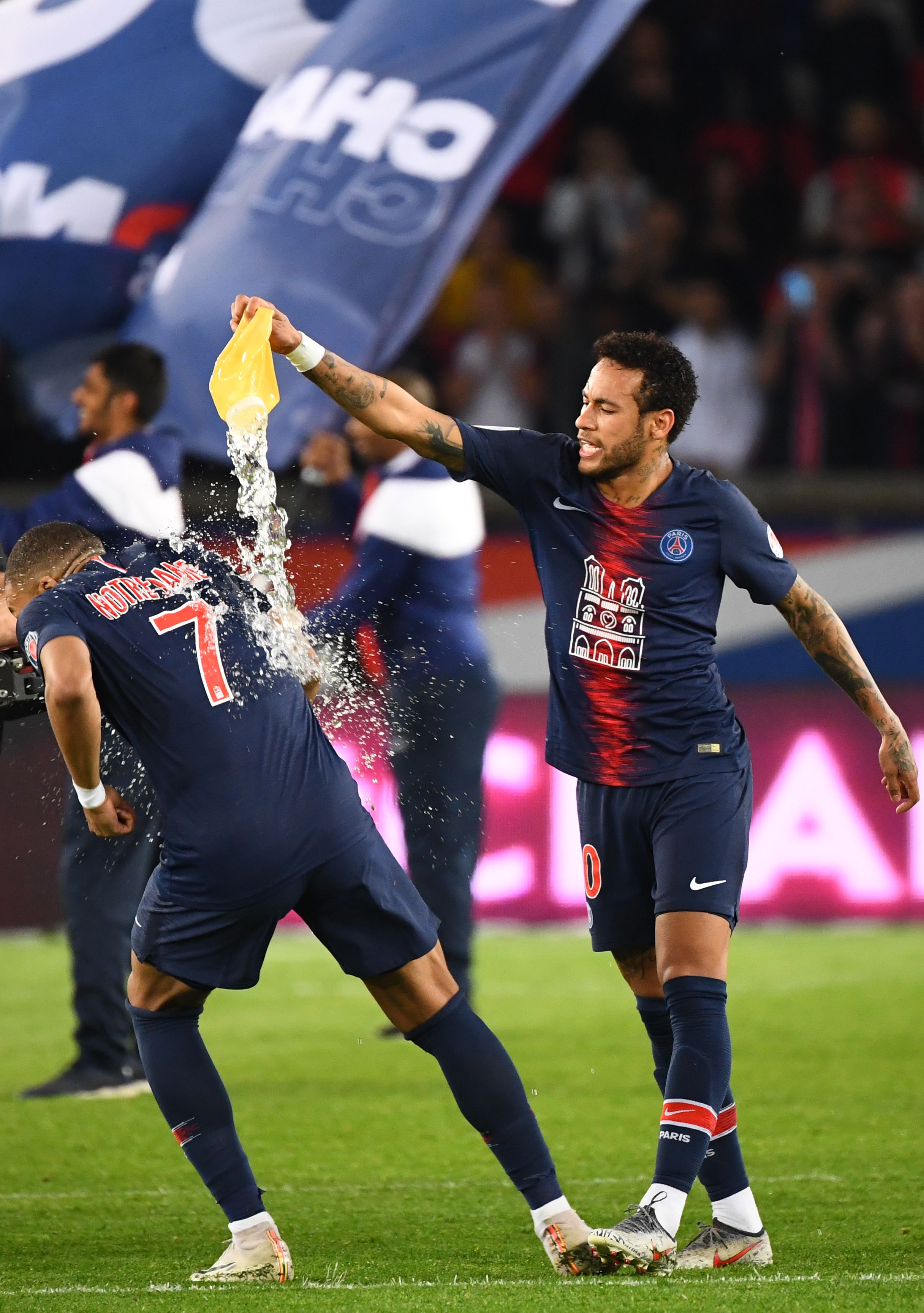 掘金约基奇三双末节爆发（掘金核心约基奇轰三双，末节接管比赛）