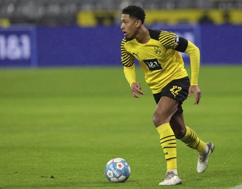 沙特球队老板：萨拉赫太老了，维尼修斯来这里一定能大放异彩（沙特俱乐部老板：萨拉赫年纪偏大，维尼修斯若加盟必将闪耀）