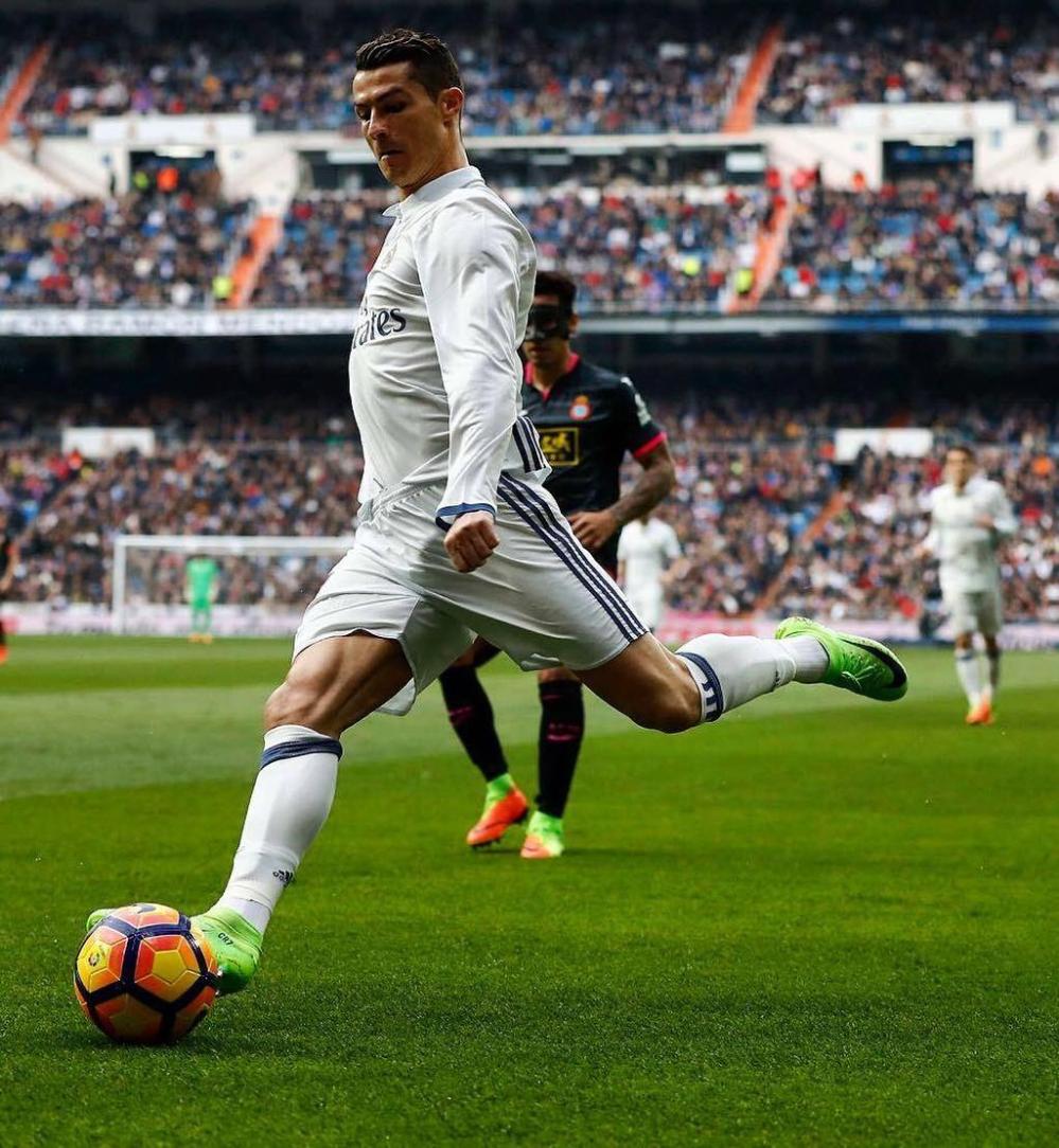 萨拉赫缺阵利物浦争议点球告负，球员称判罚牵强（萨拉赫缺阵之际利物浦折戟争议点球，球员直指判罚牵强）