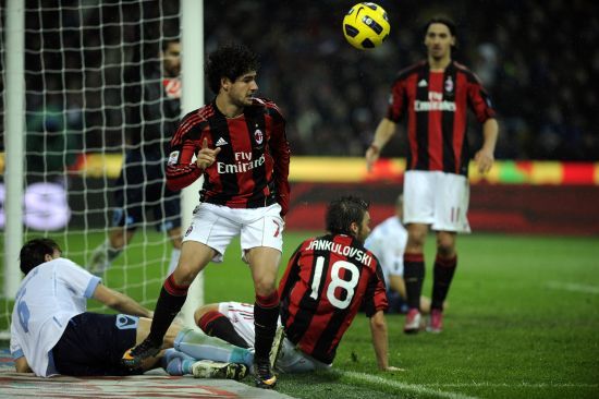 马德兴怒喷女足：主管领导给个解释，主帅不下课亚洲杯必惨败（马德兴痛批女足：相关领导须给出说明，若主帅留任亚洲杯恐惨败）