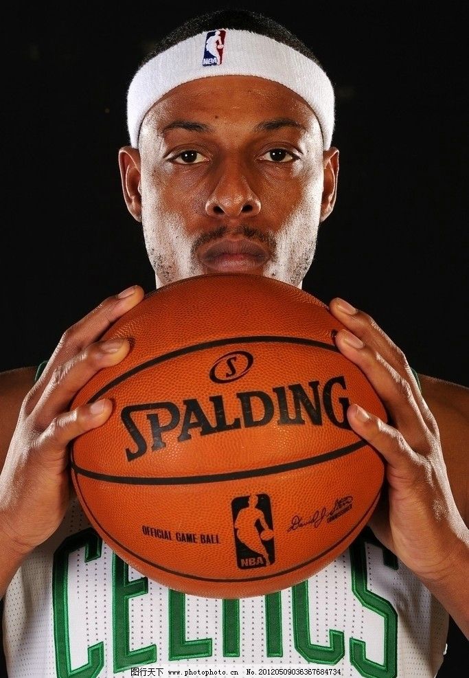 达成尤文生涯200场里程碑，洛卡特利获赠纪念球衣（洛卡特利迎尤文生涯第200场，获赠纪念球衣）