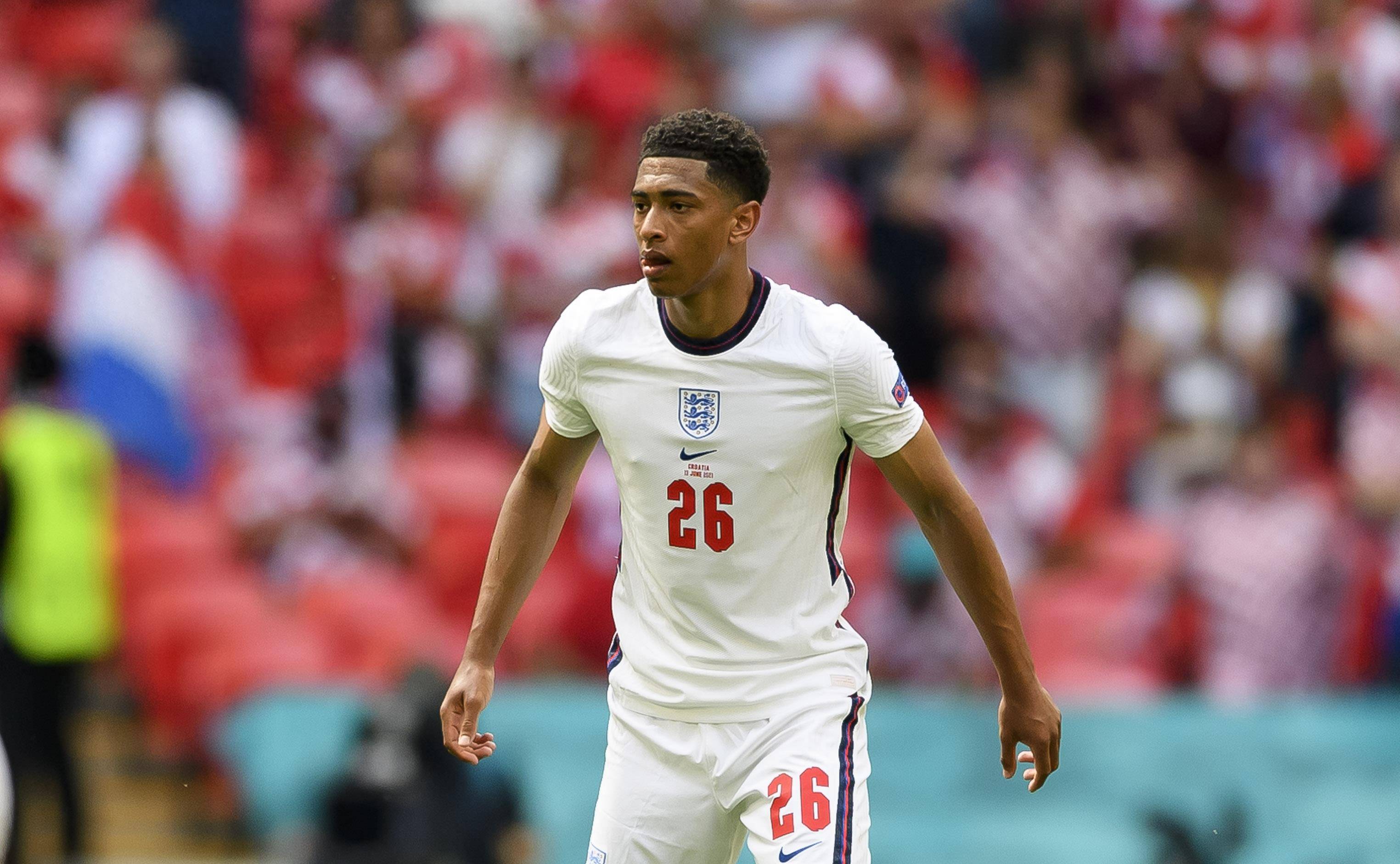 战三镇替补出场，依木兰完成山东泰山一线队首秀（依木兰对阵三镇替补登场，完成山东泰山一线队处子秀）