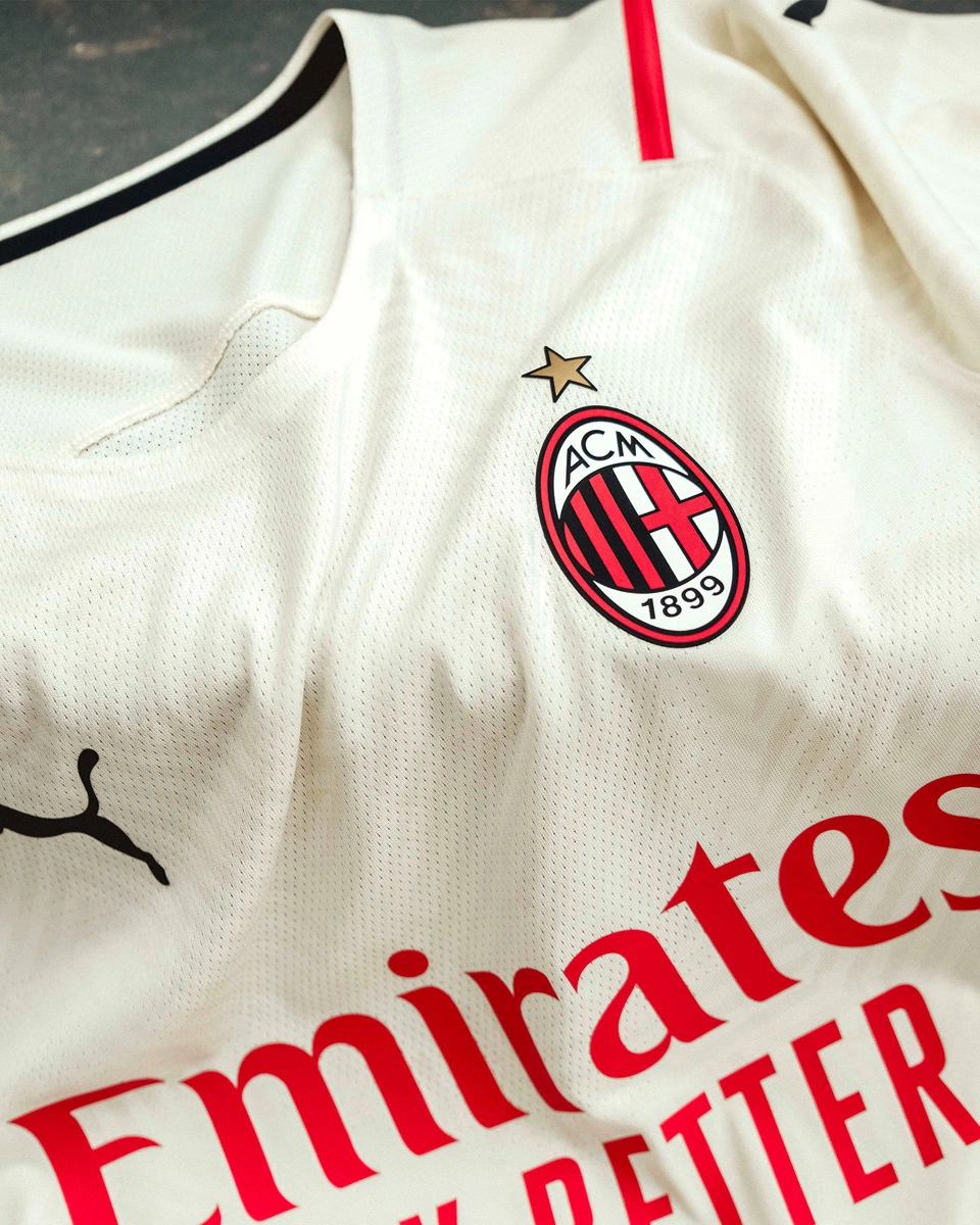 萨索洛2-2比萨，恩佐拉、马蒂奇破门，索尔茨维特读秒绝平（萨索洛2-2战平比萨：恩佐拉、马蒂奇建功，索尔茨维特压哨扳平）